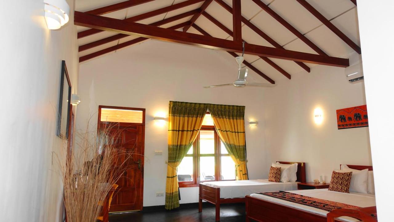 Regina Beach Bungalow Trincomalee Extérieur photo